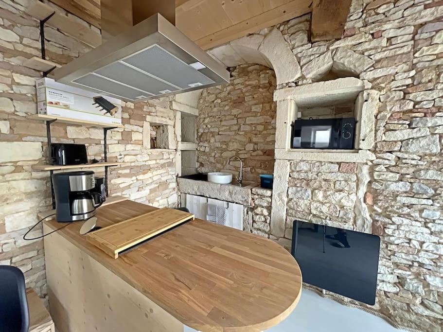 Charmante Maison De Village Viré Exterior foto